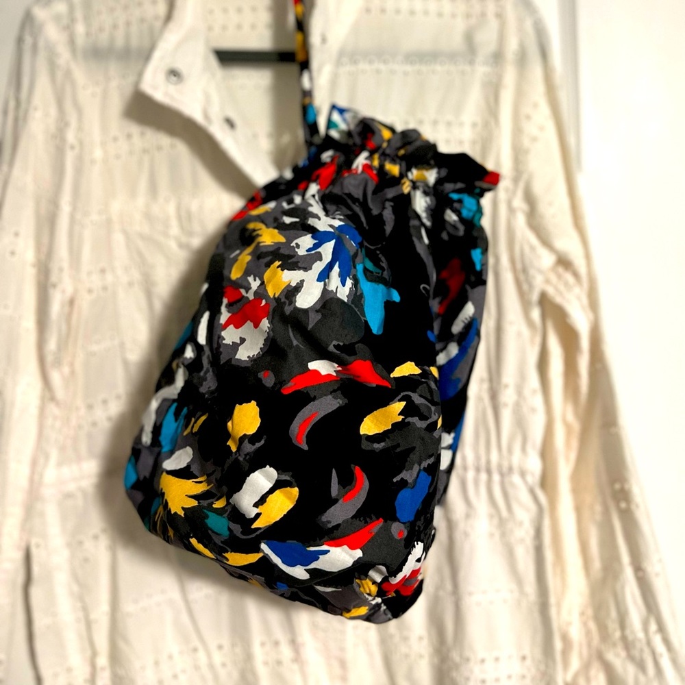 Vera Bradley bag with vinyl liner great to take to the beach!